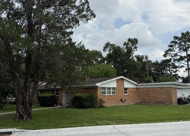 Property at 13302 Bretagne Dr, Houston, TX 77015, 3 beds, 2 baths