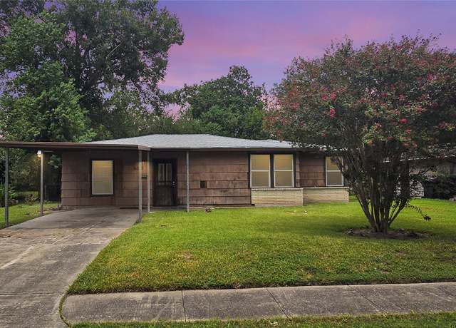 Property at 6027 Kenilwood Dr, Houston, TX 77033, 3 beds, 1.5 baths