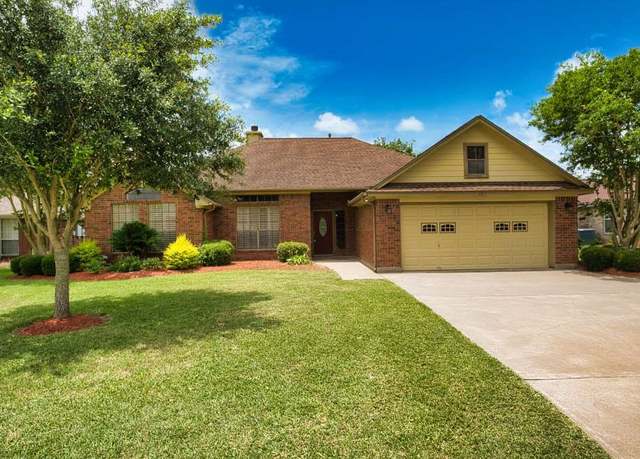 Property at 108 Madison Ave, Clute, TX 77531, 3 beds, 2 baths