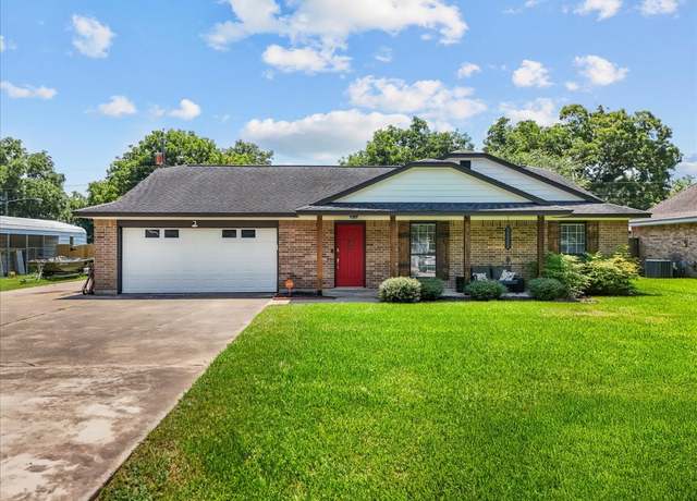Property at 113 Red Oak St, Brazoria, TX 77422, 3 beds, 2 baths