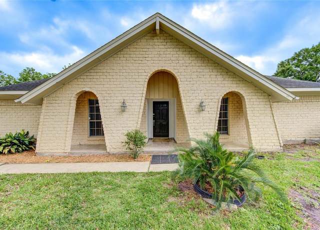 Property at 1725 Shannon Valley Dr, Houston, TX 77077, 3 beds, 2 baths