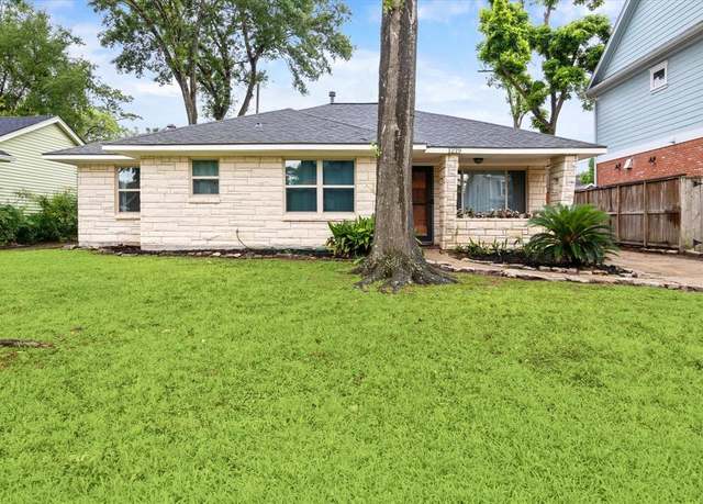 Property at 1219 Candlelight Ln, Houston, TX 77018, 3 beds, 2 baths
