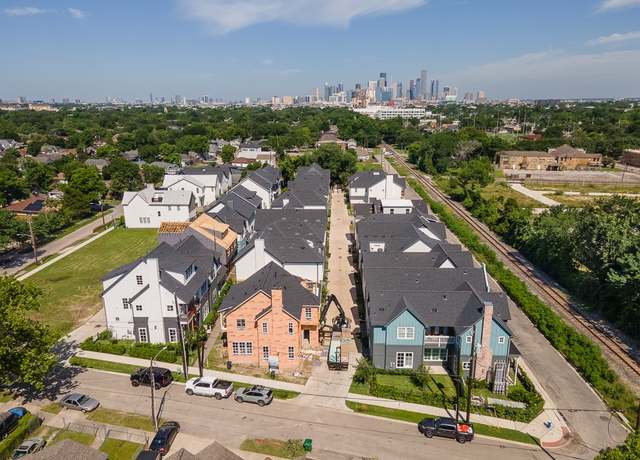Property at 5304 S Capitol St, Houston, TX 77023, 4 beds, 4.5 baths