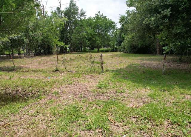 Property at 1098 Fulton St, Beaumont, TX 77701