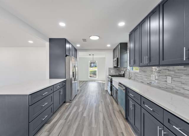 Property at 205 Elmwood St, Huntsville, TX 77320, 3 beds, 2 baths