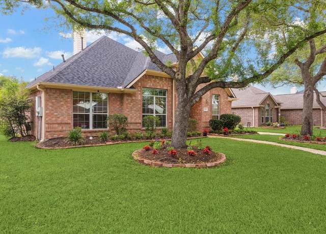 Property at 2703 Pebble Creek Dr, Pearland, TX 77581, 3 beds, 3 baths