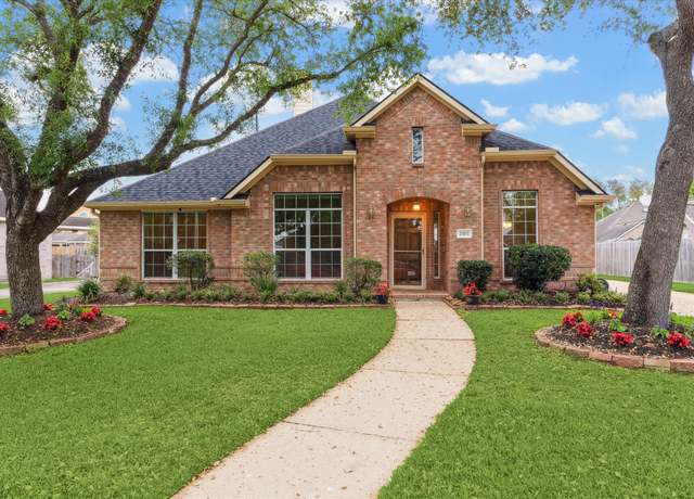 Property at 2703 Pebble Creek Dr, Pearland, TX 77581, 3 beds, 3 baths