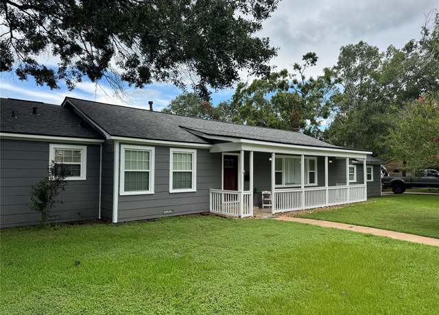 Property at 1203 Yupon St, El Campo, TX 77437, 4 beds, 2 baths