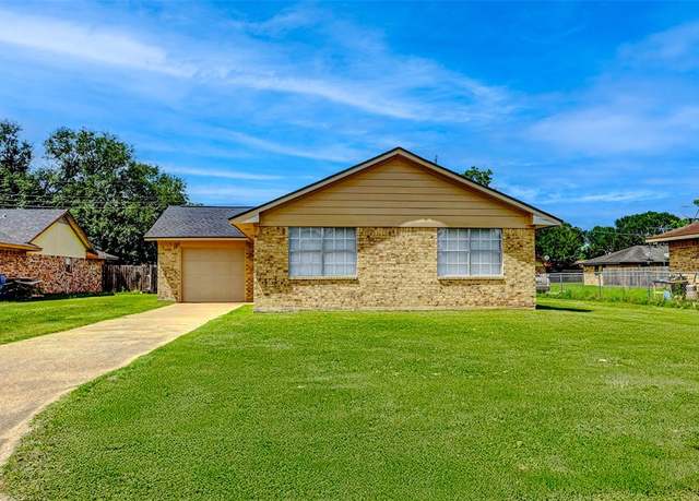 Property at 742 Pine Ave, Hempstead, TX 77445, 3 beds, 1 bath