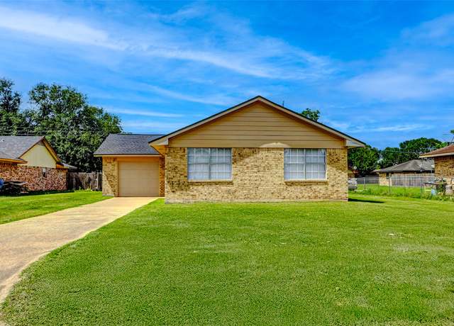 Property at 742 Pine Ave, Hempstead, TX 77445, 3 beds, 1 bath