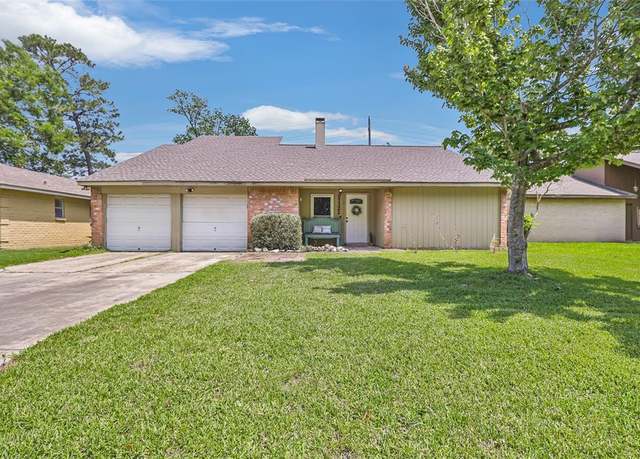 Property at 17322 Golf Club Dr, Crosby, TX 77532, 3 beds, 2 baths