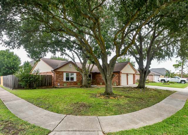 Property at 12726 Newberry St, Sugar Land, TX 77478, 4 beds, 2 baths