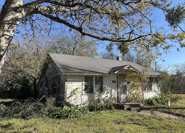 Property at 1121 Norris St, Commerce, TX 75428, 2 beds, 1 bath