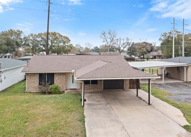Property at 1306 Welch St, Port Neches, TX 77651, 4 beds, 2.5 baths