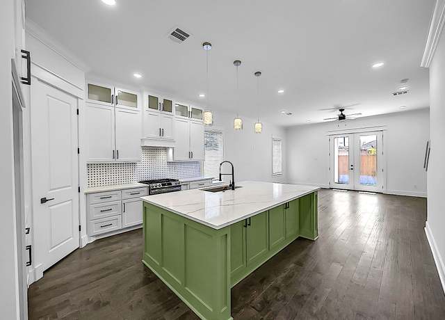 Property at 6716 Avenue R, Houston, TX 77011, 3 beds, 2.5 baths