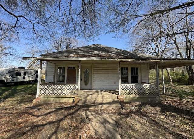 Property at 332 Houston St, Maud, TX 75567, 4 beds, 2 baths