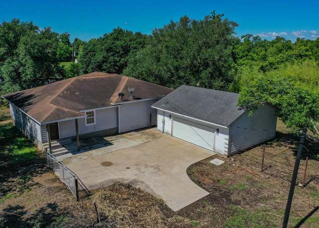 Property at 403 Fern Ln, Wharton, TX 77488, 5 beds, 2 baths