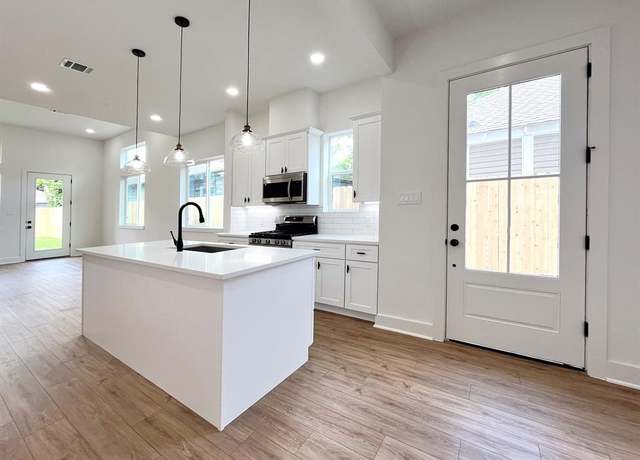 Property at 3109 Orange St, Houston, TX 77020, 3 beds, 2.5 baths
