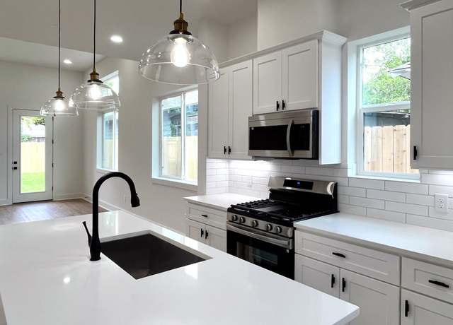 Property at 3109 Orange St, Houston, TX 77020, 3 beds, 2.5 baths