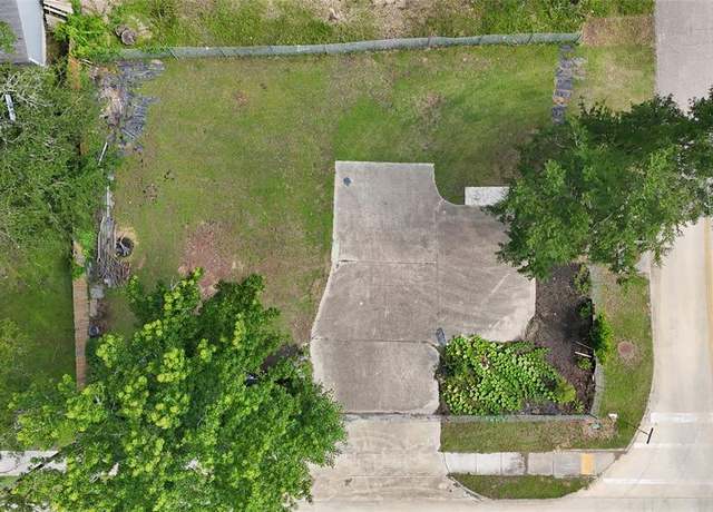 Property at 1620 Odd Fellow St, Conroe, TX 77301