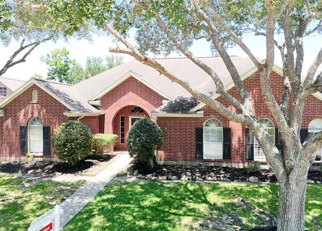 Property at 811 Piney Ridge Dr, Friendswood, TX 77546, 5 beds, 4 baths