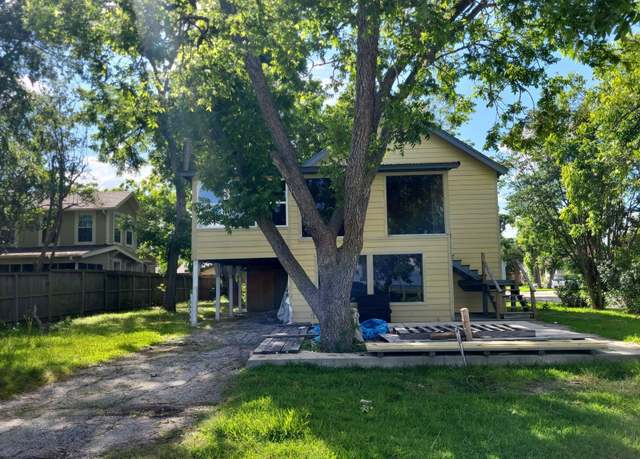 Property at 1015 N Bayshore Dr, La Porte, TX 77571, 4 beds, 2 baths