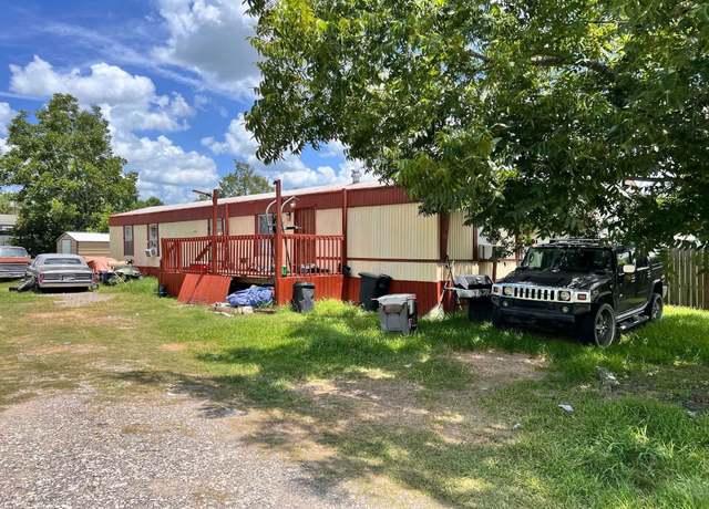 Property at 623 E Saint Charles Dr, Crosby, TX 77532