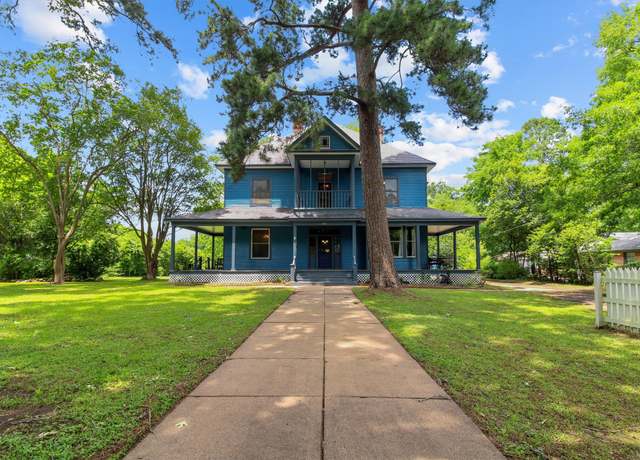 Property at 1104 E Houston Ave, Crockett, TX 75835, 5 beds, 3.5 baths