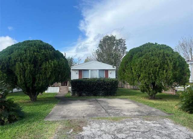 Property at 2002 Austin St, Rosenberg, TX 77471, 3 beds, 2 baths