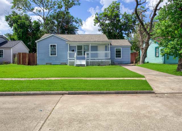 Property at 907 W Hart Ave, Pasadena, TX 77506, 4 beds, 3 baths