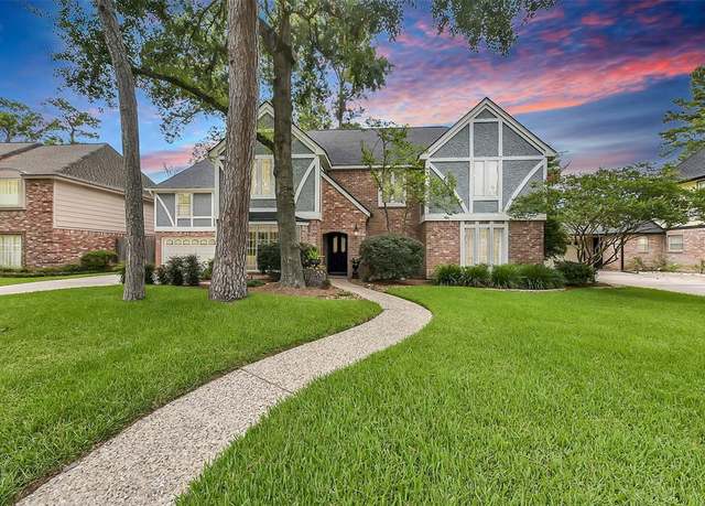 Property at 5602 Pine Arbor Dr, Houston, TX 77066, 5 beds, 3.5 baths