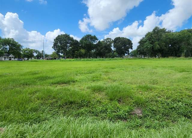 Property at 616 Austin St, West Columbia, TX 77486