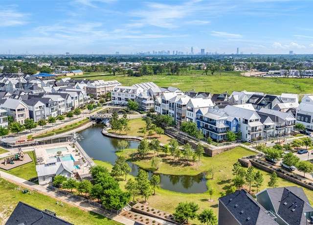 Property at 8711 Park Kolbe Ln, Houston, TX 77080, 3 beds, 3.5 baths