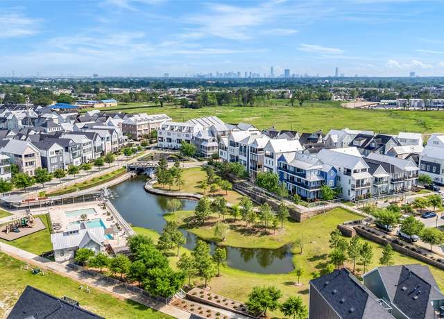 Property at 8711 Park Kolbe Ln, Houston, TX 77080, 3 beds, 3.5 baths