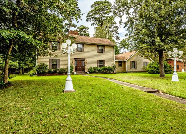 Property at 3924 Timberwood Ln, Huntsville, TX 77340, 4 beds, 2.5 baths