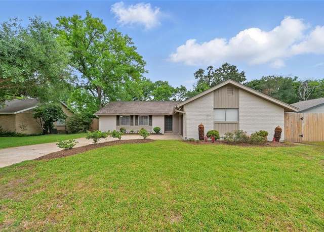 Property at 4511 Ravine Dr, Friendswood, TX 77546, 3 beds, 2 baths