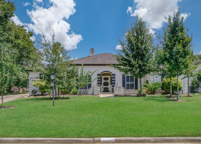 Property at 18655 Martinique Dr, Nassau Bay, TX 77058, 4 beds, 2.5 baths