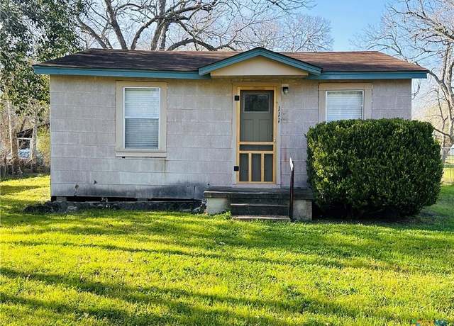 Property at 111 Theresa St, Yoakum, TX 77995, 1 bed, 1 bath