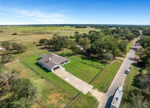 Property at 67 Windmill Dr, Hempstead, TX 77445, 4 beds, 2.5 baths