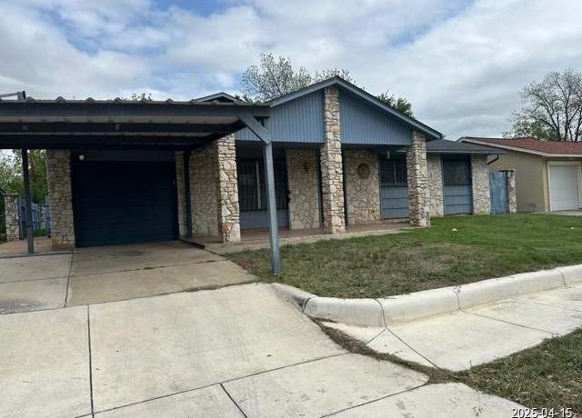 Property at 1431 W Ackard Pl, San Antonio, TX 78224, 4 beds, 3 baths