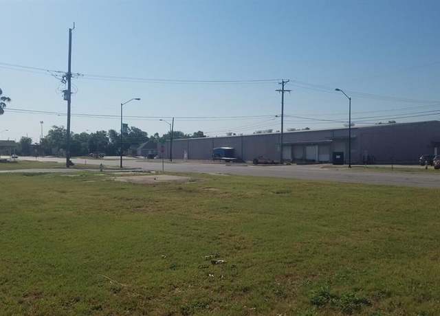 Property at 700 W 2nd St, Taylor, TX 76574