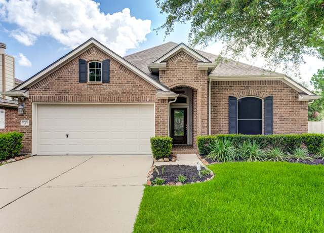 Property at 19519 Dunlay Springs Dr, Cypress, TX 77433, 4 beds, 2 baths