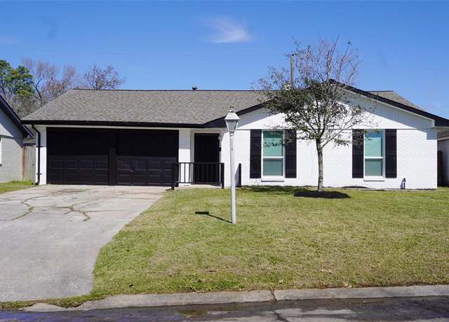 Property at 302 Grantham Rd, Baytown, TX 77521, 4 beds, 2 baths