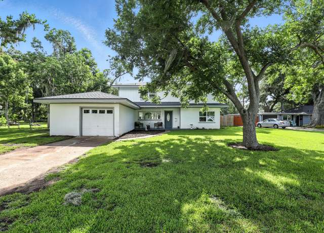 Property at 542 Circle Way, Lake Jackson, TX 77566, 4 beds, 2 baths