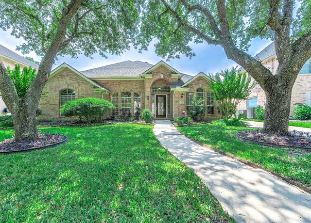 Property at 123 Mariner Cove Ct, League City, TX 77573, 4 beds, 2 baths