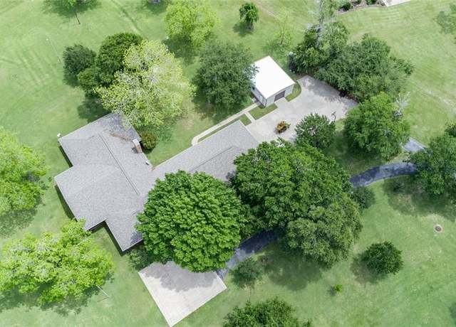 Property at 15151 Lakeview Dr, Beach City, TX 77523, 3 beds, 3.5 baths