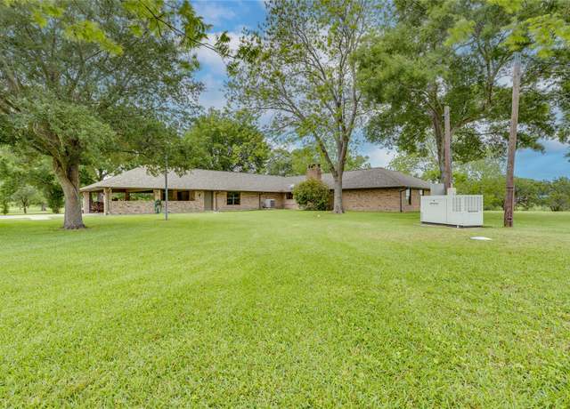 Property at 15151 Lakeview Dr, Beach City, TX 77523, 3 beds, 3.5 baths