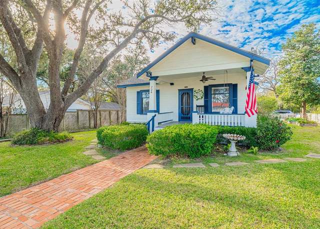 Property at 724 S Tesch St, Bellville, TX 77418, 4 beds, 3 baths