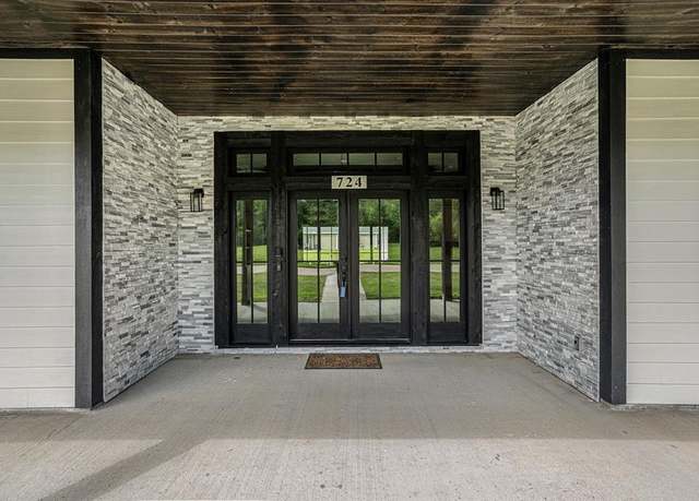 Property at 724 Autumn Ln, Livingston, TX 77351, 6 beds, 4.5 baths