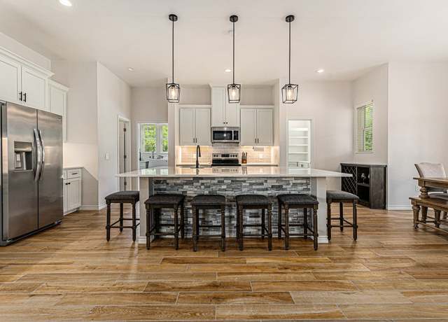 Property at 724 Autumn Ln, Livingston, TX 77351, 6 beds, 4.5 baths